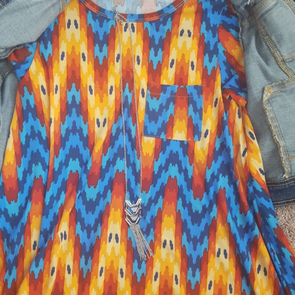 Lularoe Carly - Picture 2 of 4